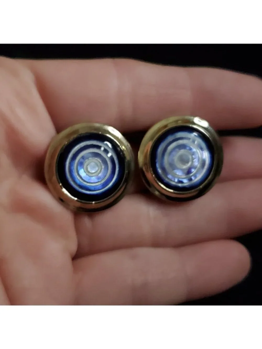 Vintage Mother Of Pearl Cufflinks Dyed Blue Carved Bullseye Gold Tone 7/8